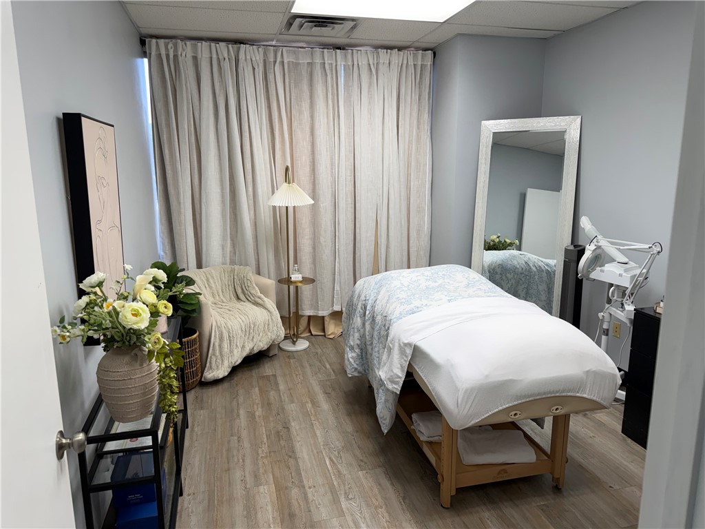 Fayetteville Outlots - Commercial Lease