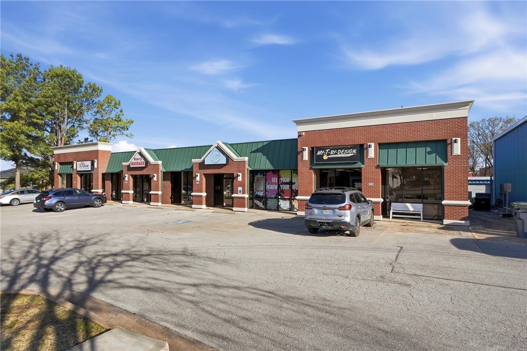 Fayetteville Outlots - Commercial Lease