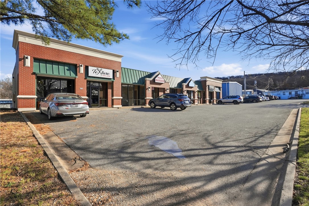 Fayetteville Outlots - Commercial Lease