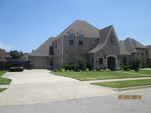 4 bed / 3 bath & bonus room. Additional $25 / month for 6 month lease term.