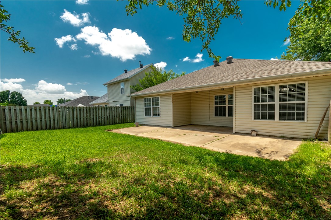 EAGLE CREST ESTATES-BENTONVILLE - Residential Lease