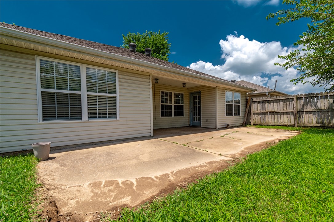 EAGLE CREST ESTATES-BENTONVILLE - Residential Lease