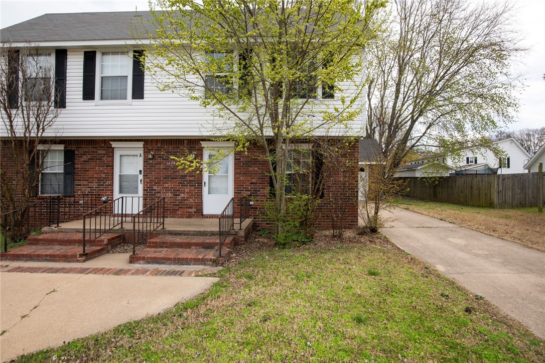 Great Location Close to Downtown Bentonville, walking/bike trails and the Schools, fresh paint wood style flooring in living room. 1/2 bath on main level. 2 bedrooms each with their own full bathroom. 1 car garage private patio with additional outside storage area, lawn care included.