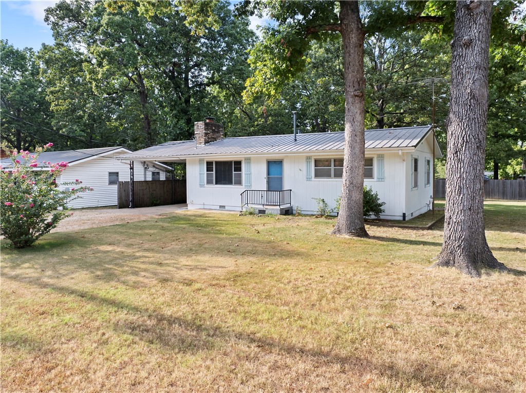 Move-in ready & full of possibilities, this 2-bed, 1-bath home blends comfort, convenience & lifestyle. The living area is anchored by a cozy wood-burning fireplace, the kitchen features ceiling-height cabinets for maximum storage, & the oversized laundry room doubles as a mud room/drop zone.
The home sits on two flat, cleared lotsāperfect for outdoor gatherings, yard games, or future expansion. A detached 1-car garage with workshop, plus a covered RV carport with 30-amp hookup, means thereās space for all your toys. Recent updates include a metal roof (2022) & water heater (2021).
Located just 1 mile from the Diamond City Boat Landing & Lead Hill Campground & 1.5 miles from Diamond Hills Country Club, youāll enjoy easy access to lake days & tee times.
This property works as a full-time residence, a lake/golf getaway, or a vacation rental opportunity.