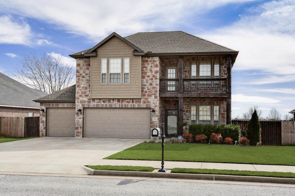 Great Buffington Built Home that is move in ready! Main level has open floor plan featuring dining, living and kitchen, powder bath and 4th bdrm (could be used as office), laundry and Master Suite. Upstairs features 2 bdrms, bonus area, access to covered balcony, full bath and extra storage. Wood floors, granite, SS appliances, recessed lights, pantry, walk-in closets, spacious rooms & 3 car garage w/work area, shelves & insulated door. Outdoors areas w/multiple amenities – backyard over looks a beautiful pasture, lined w/trees you can enjoy from covered patio or deck. Great location.