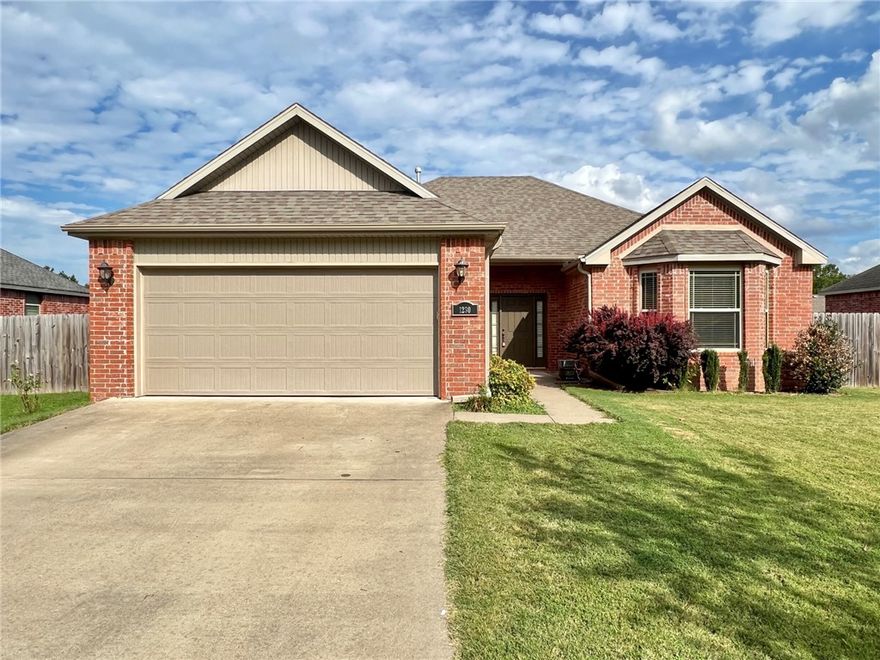 Nice all brick home in Southeast Fayetteville. Home features 3 bedrooms, 2 bathrooms, split floor plan, carpet throughout, SS appliances. Jacuzzi tub with separate shower in master bathroom. Granite countertops, covered back patio & fenced in yard. All appliances.
