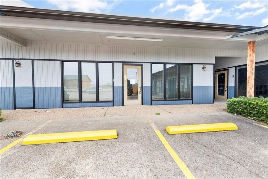 Prime office/retail space available in the growing Northwest Arkansas community of Siloam Springs. Located on high-traffic Highway 412, this strip center offers excellent visibility and accessibility for your business. Ideal for office, retail, or service use with ample parking and strong neighboring businesses to help drive traffic to your location. Recent updates include new flooring, trim, and fresh paint. Lease rate: $1,100/month with $1,100 deposit.