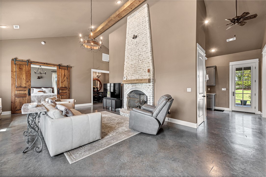 01-18-31-Cave Springs - Residential
