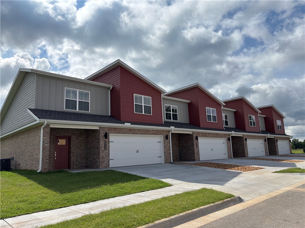 1st month FREE with 12 month lease!!! Beautiful New Construction Townhome in Pea Ridge!!! 3 bedrooms 2 1/2 baths, Master on main level. Wood style flooring throughout. Kitchen features custom cabinets, stainless appliances, granite counters, large pantry. Living room has high ceiling and is open to the kitchen and access to the back covered patio. Master bedroom includes walk in shower double sinks and large closet. Upstairs has 2 large bedrooms and 1 full bath, bonus room/office and additional storage room, garage is insulated and included an insulated garage door. Lawncare is included.
