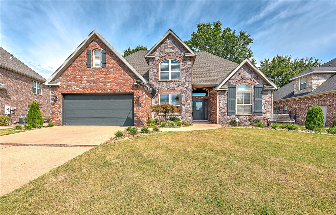 This beautiful Shadow Valley home has it all! Located in one of NWA’s top golf course communities, it features 4 bedrooms, 3 full baths, a home office, and an upstairs bonus room. The over sized garage features a side entry golf cart garage.
The kitchen is perfect for cooking and entertaining with double ovens, a gas range, granite counters, a large island, and built-in bench seating. The 2-story family room offers vaulted ceilings and a cozy gas fireplace.
Enjoy the screened-in backyard living space and peaceful views of the green space—ideal for a future pool. The main-level primary suite includes a sitting area, walk-in closet, and private bath. Upstairs you’ll find 3 bedrooms plus attic space for storage. Social membership will convey.