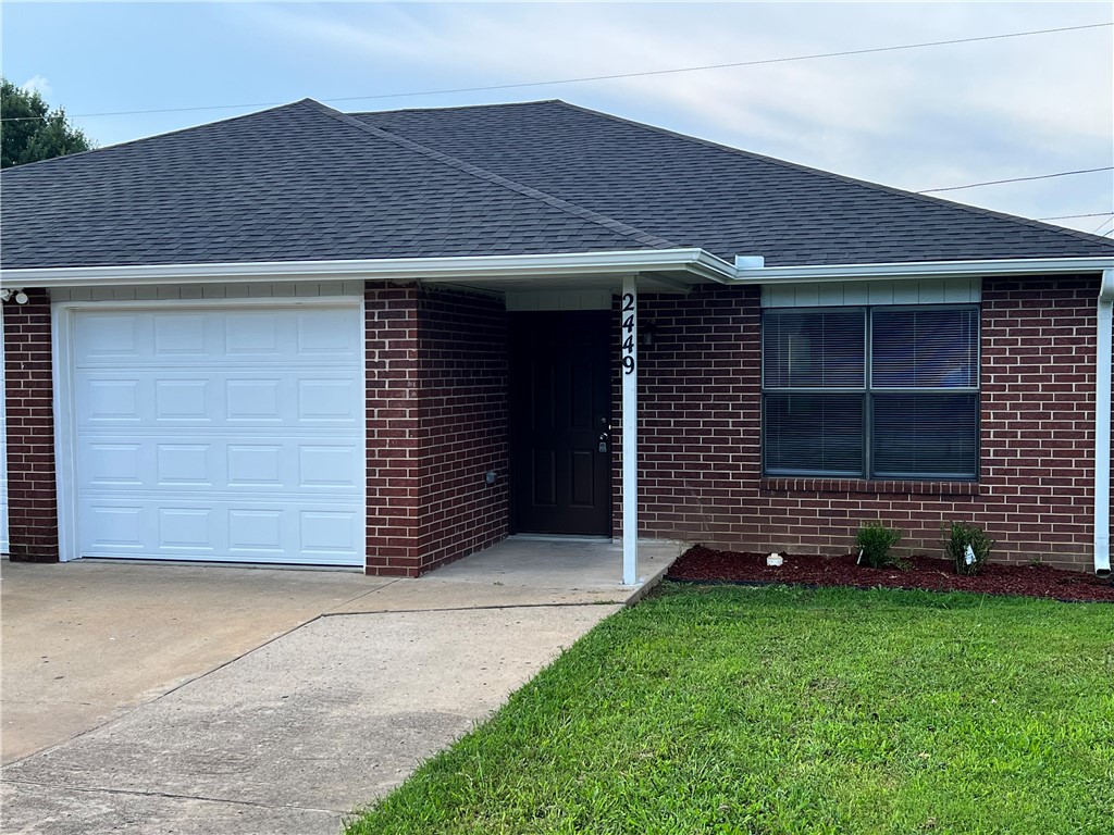 Very nice updated duplex, conveniently located to all of Fayetteville and Springdale. This 2 bed 1 1/2 bath home has been completely updated and offers tile and plank flooring through out, Stainless steel appliances, granite counter tops 1 car garage. Walk to the biking and walking trail, less then 5 minutes away to movie theater, shopping and dining. $40 application & processing fee per adult. No Pets.