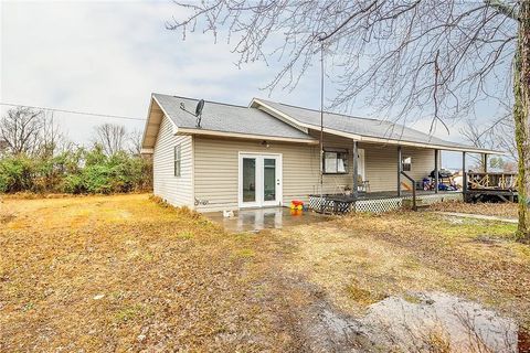 Photo of 23540 Highway 12, Gentry, AR 72734 (MLS # 1352593)