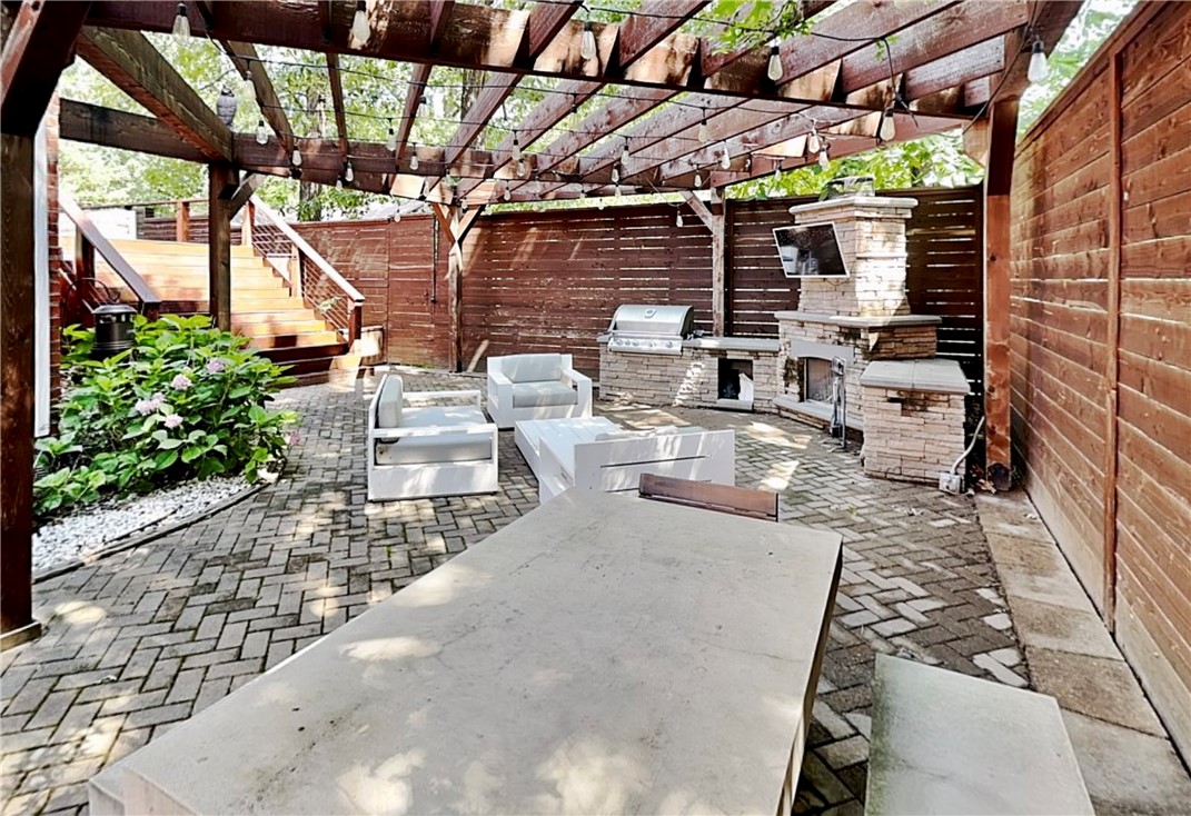 Pinnacle Gardens Sub Rogers - Residential