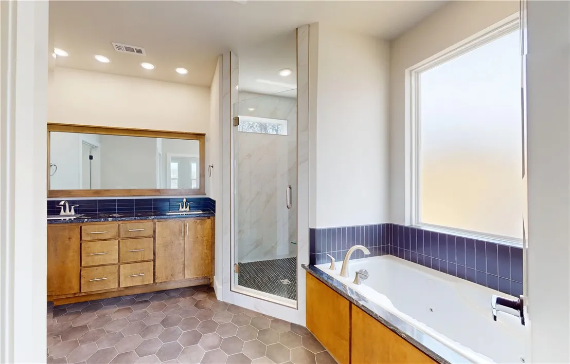 Pea Ridge, Arkansas 72751, United States, 4 Bedrooms Bedrooms, ,3 BathroomsBathrooms,Residential,Active,94949