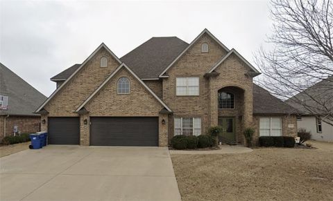 Photo of 402 SE Fullerton Street, Bentonville, AR 72712 (MLS # 1339492)