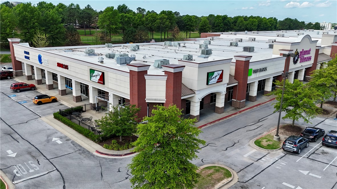 Turn-key restaurant opportunity for lease on W. Sunset Avenue in Springdale. Anchored by Loweās with other national retailers Office Depot and Planet Fitness. The property fronts W. Sunset Avenue with an average daily traffic count of 35,000 cars per day. Residential neighborhoods surround the W. Sunset corridor and property is well-near new developments such as Arkansas Childrenās Hospital, Arkansas BlueCross BlueShield and Childrenās Health and Wellness Center.
⢠3,298 square feet available
⢠Includes private patio area
⢠Abundant parking in well-lit lot
⢠Quick access to I-49 & Highway 71B
⢠Monument signage opportunities
