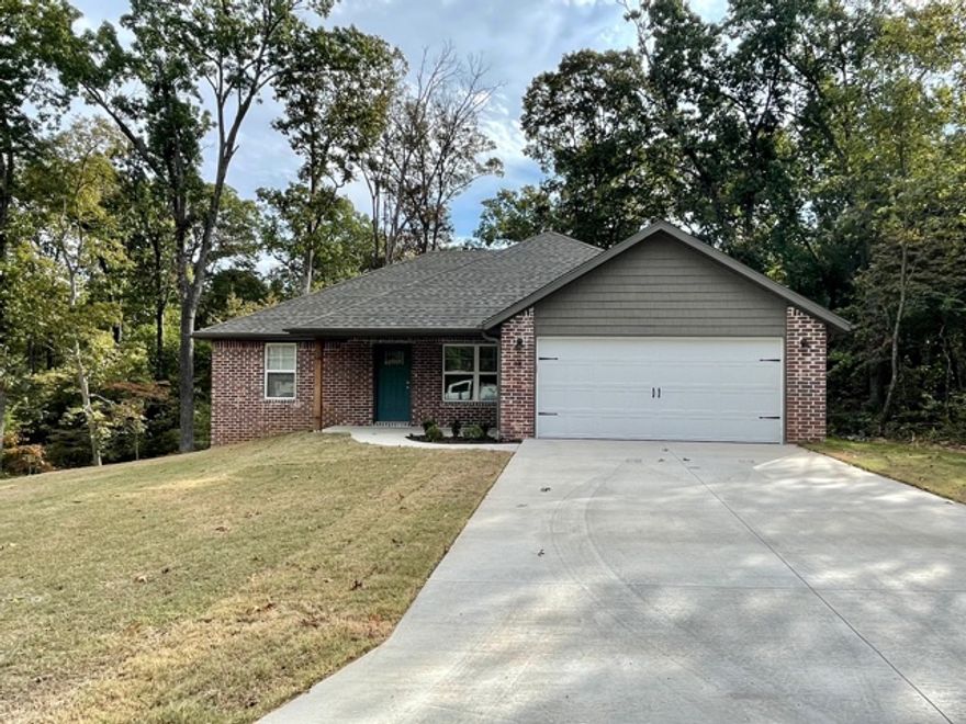 Beautiful single family home in Bella Vista ready for its new occupant! All the amenities you need like Quartz counter tops, custom cabinets, sodded and landscaped yard and more. Enjoy Tranquility in this fairly secluded location, yet close to everything Bentonville & Bella Vista have to offer!