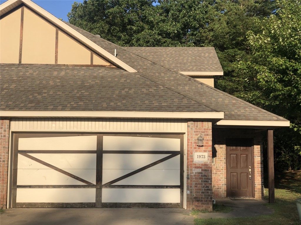 Spacious 3 bedroom duplex, located in east Fayetteville! Large open living room with eat in kitchen which comes with all appliances including full size washer and dryer. Tenant will be responsible for electric, water/trash, gas, cable/internet, and lawn care. Showings are through appointments only. New flooring to be placed. We process applications as we receive and once an application is approved, we reach out for deposit. Deposit secures the unit not the application. We process as we receive and once an application is approved, we reach out for deposit. Deposit secures the unit not the application. Pictures are of like unit - same layout, finishes may vary