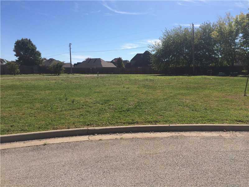 Awesome building lot for builders or individual. Great location, near mall, I-49, restaurants and businesses. Rogers utilities and Bentonville schools. Agent related to seller.