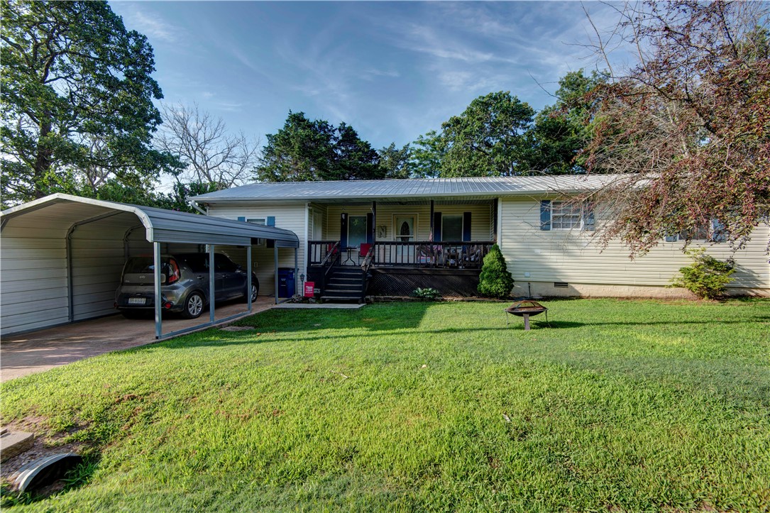 Charming Home with Lake Views and Park-Like Setting
This beautiful home offers a peaceful, park-like setting with a stunning view of Bull Shoals Lake from the front yard. Mature trees and vibrant flowering bushes surround the meticulously maintained landscape, creating a serene outdoor retreat.
Inside, youāll find a spacious layout featuring a large primary suite with a private en suite bathroom, thoughtfully set apart from the other generously sized bedrooms for added privacy.
Perfectly located, youāre just minutes from Bull Shoals Lake for boating and fishing, only 30 minutes from Harrison, Arkansas, and less than an hour from all the entertainment, dining, and attractions of Branson. This property also includes 3 lots.
Whether youāre seeking a permanent residence or a relaxing getaway, this home combines natural beauty, comfort, and convenience.