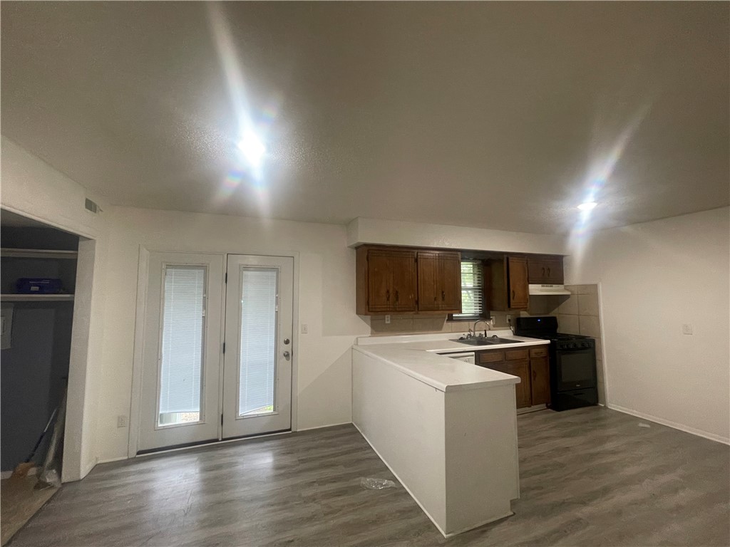 THOMPSON HEIGHTS - Residential