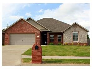 Gorgeous home in the Eagle Crest Subdivision, features include 4 bedrooms, 2 full baths, Stainless Steel appliances, high ceilings, crown molding, Master bedroom features tiles shower, his/hers closets, with Jacuzzi tub. Privacy fenced with double gates, covered patio.