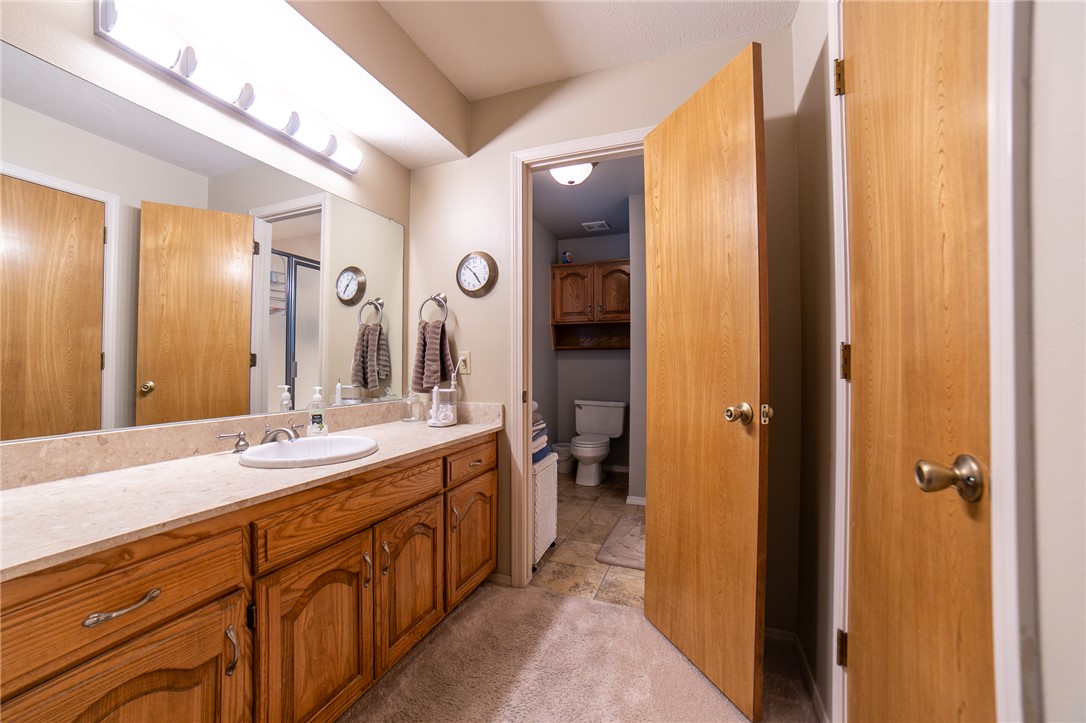 Twin Lakes Estate Rogers - Residential