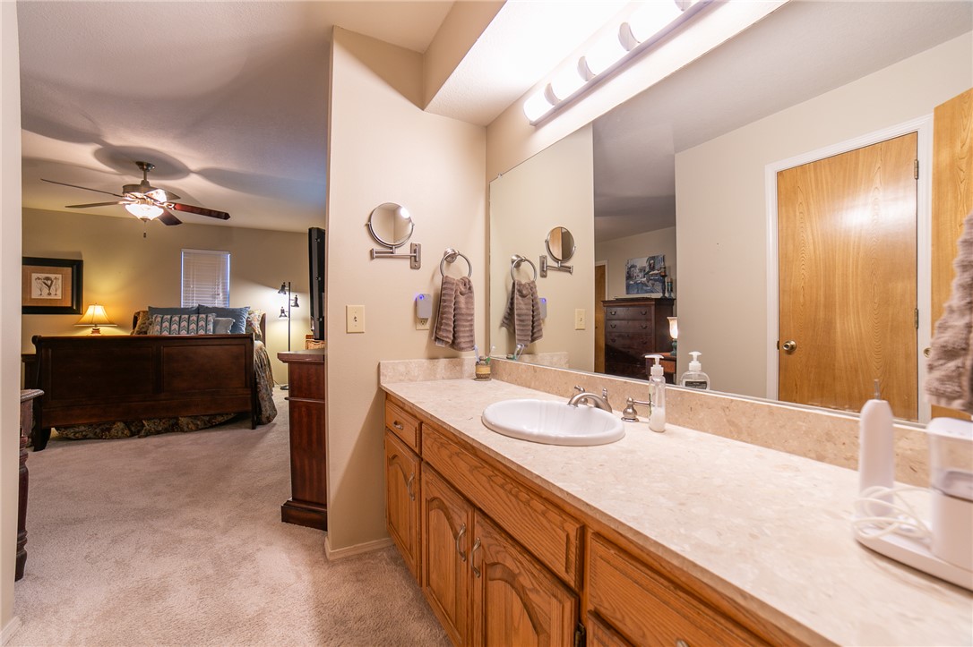 Twin Lakes Estate Rogers - Residential