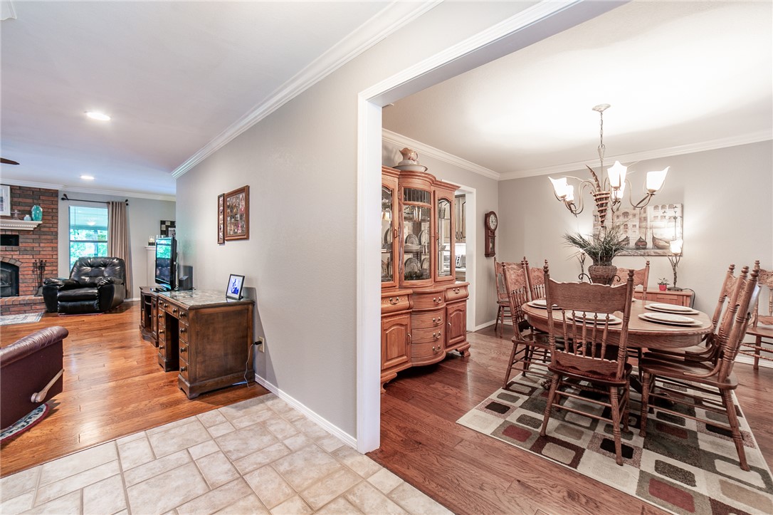 Twin Lakes Estate Rogers - Residential