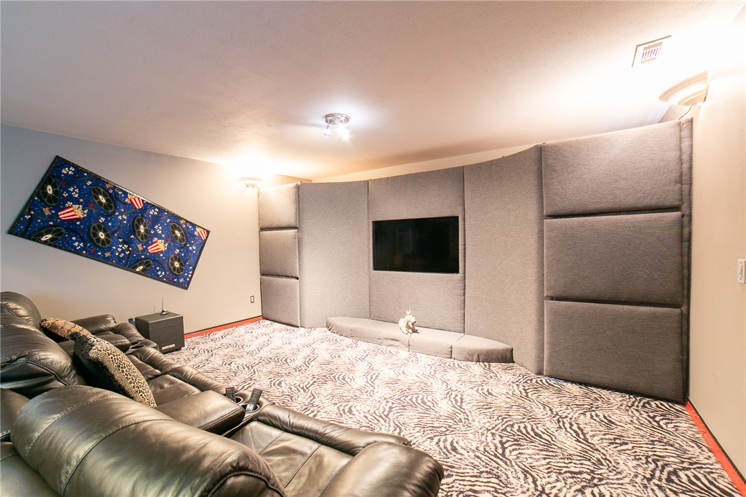 Twin Lakes Estate Rogers - Residential