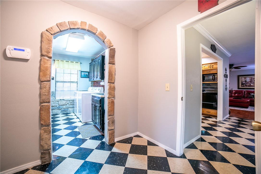 Twin Lakes Estate Rogers - Residential