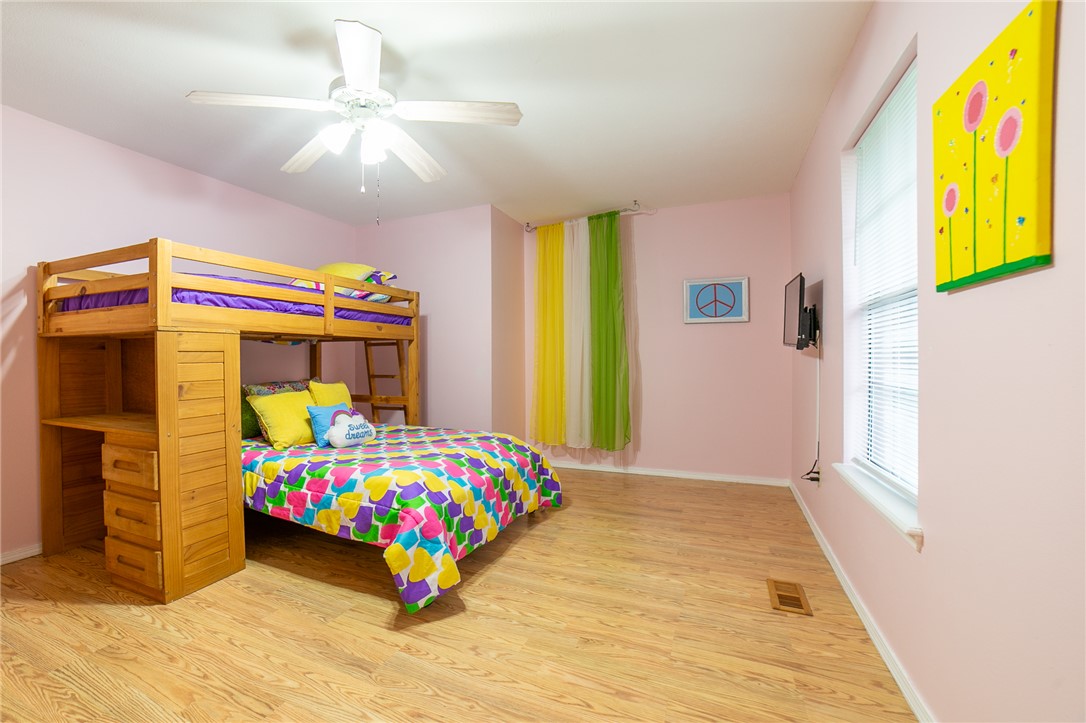 Twin Lakes Estate Rogers - Residential