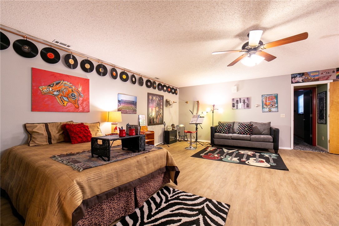 Twin Lakes Estate Rogers - Residential