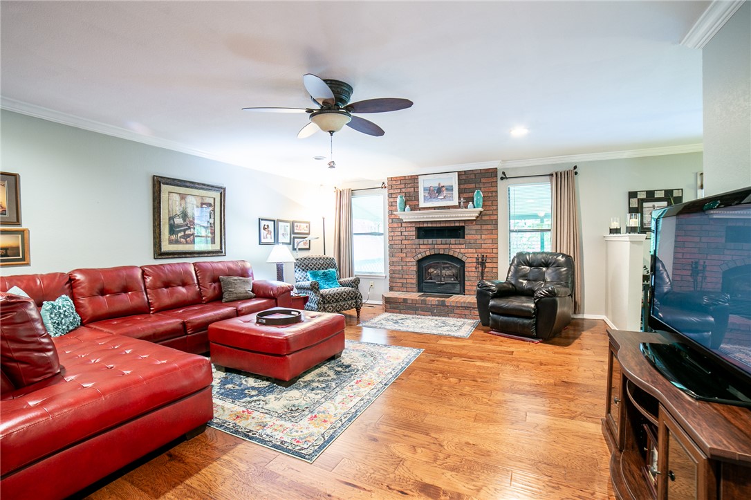 Twin Lakes Estate Rogers - Residential