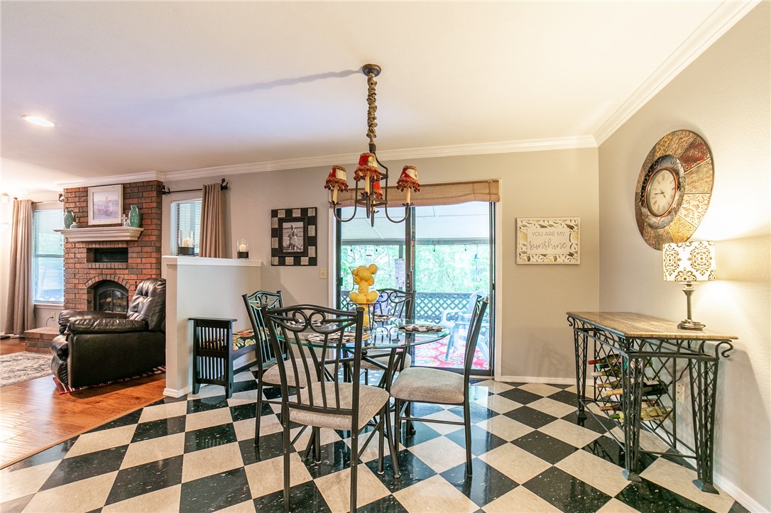 Twin Lakes Estate Rogers - Residential