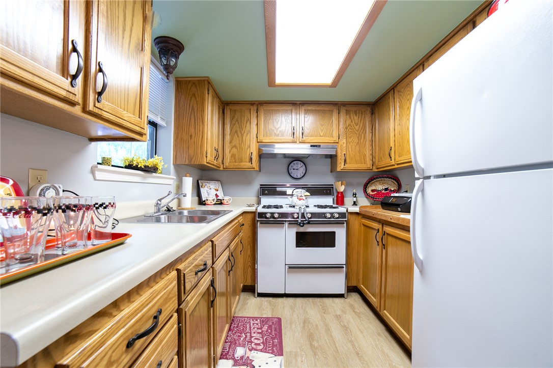 Twin Lakes Estate Rogers - Residential