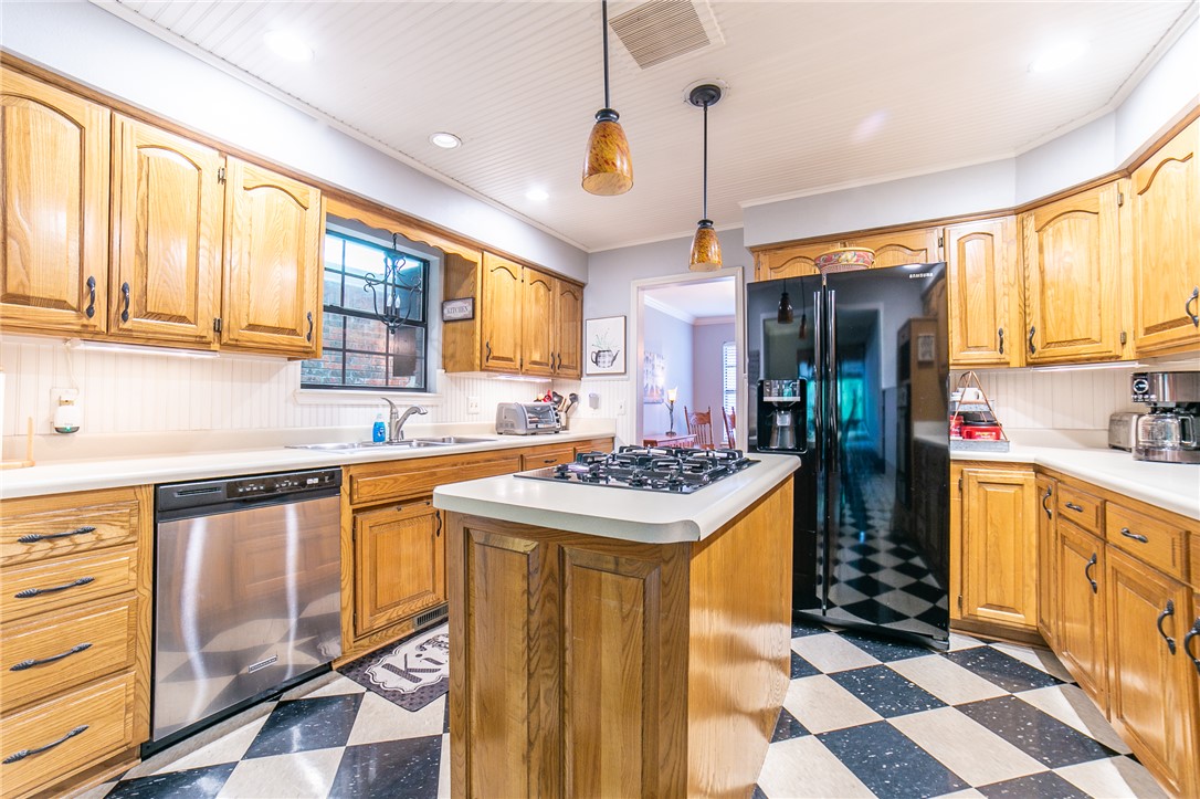 Twin Lakes Estate Rogers - Residential