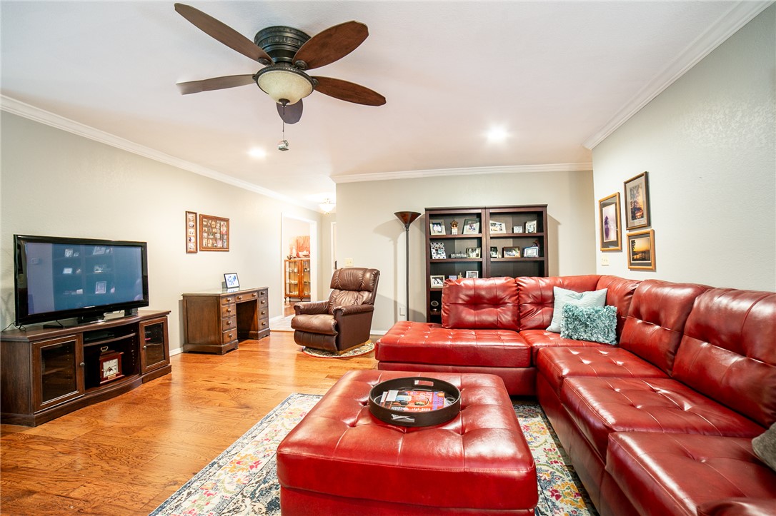 Twin Lakes Estate Rogers - Residential