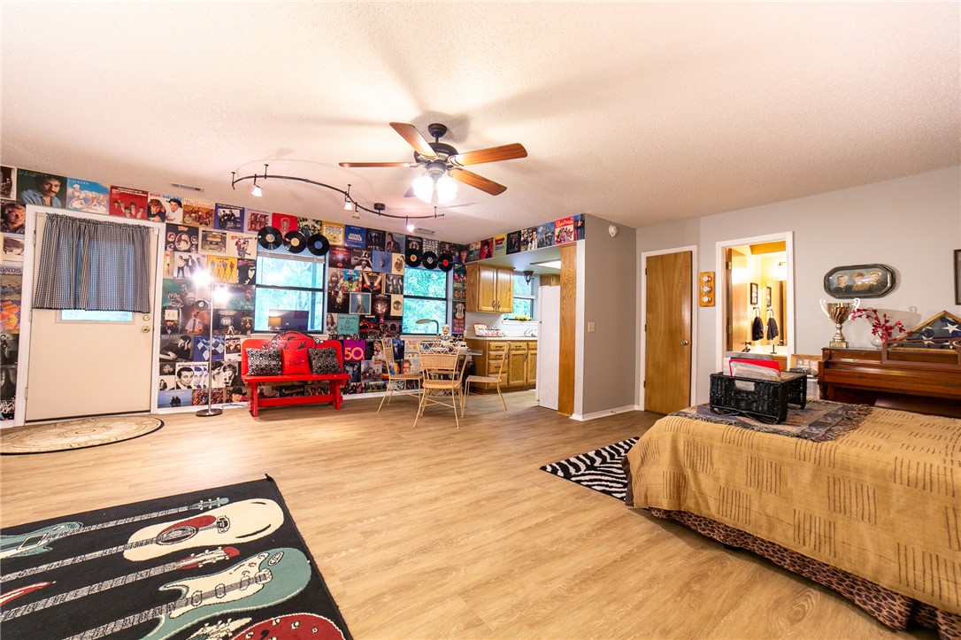 Twin Lakes Estate Rogers - Residential