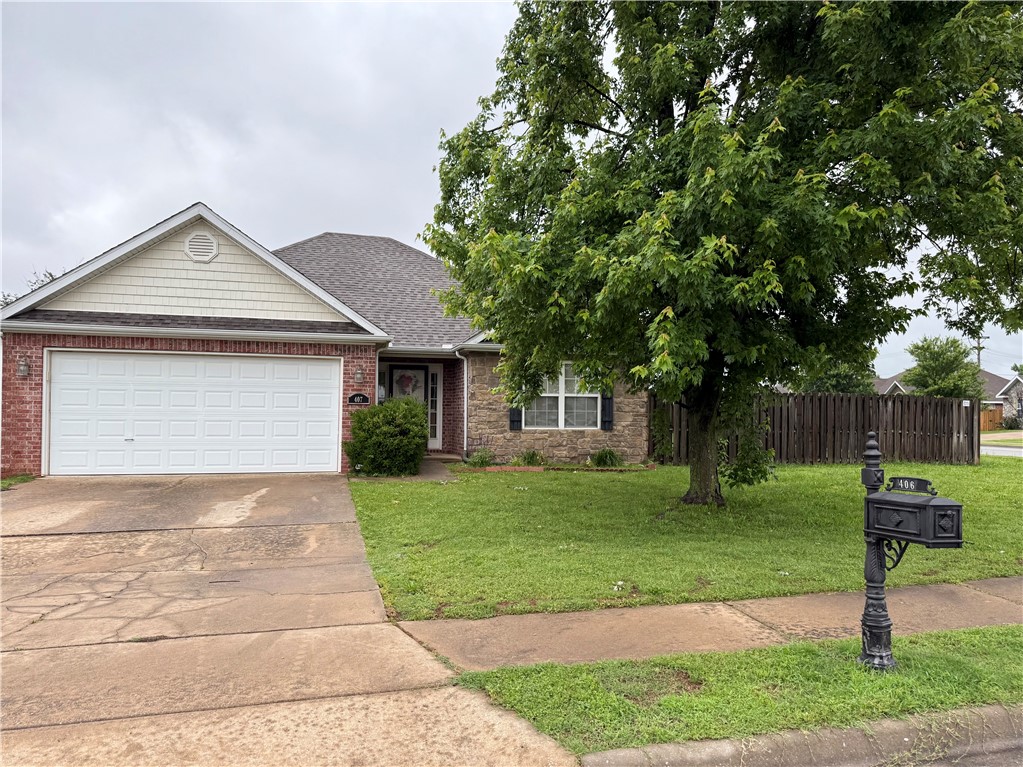 Located only a few miles from downtown Rogers, This cute home comes with a deck and fully fenced in backyard on a corner lot ready to entertain friend and family.