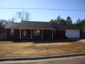 A VERY CLEAN, WELL-BUILT 3 BEDROOM & 2 BATH HOUSE ON A QUIET CUL-D-SAC STREET IN POTTSVILLE. IT HAS A LOT OF EXTRAS INCLUDING AN ABOVE GROUND POOL & A HUGE FENCED BACK YARD. PLEASE SET YOUR APPOINTMENT FOR TODAY. ONLY $129,900. MLS#15-2561.