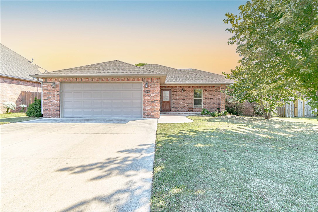 Calling all first time home buyers to this spacious and inviting property! Walk right into the open floor plan of your dreams! The cathedral ceilings, massive walk-in pantry, and eat in kitchen fulfill every person's needs for comfortable living. Large bedrooms, walk-in closets, and bathrooms throughout! This property is perfect for first time home buyers or investment for rentals- the possibilities are endless. Great location and right next to the Siloam water park! This will not last long, make this home yours today! "Seller to review offers Sunday Oct 3rd at 4:00pm"