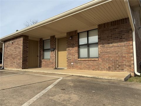 Photo of 508 5th Street D #D, Bentonville, AR 72712 (MLS # 1331222)