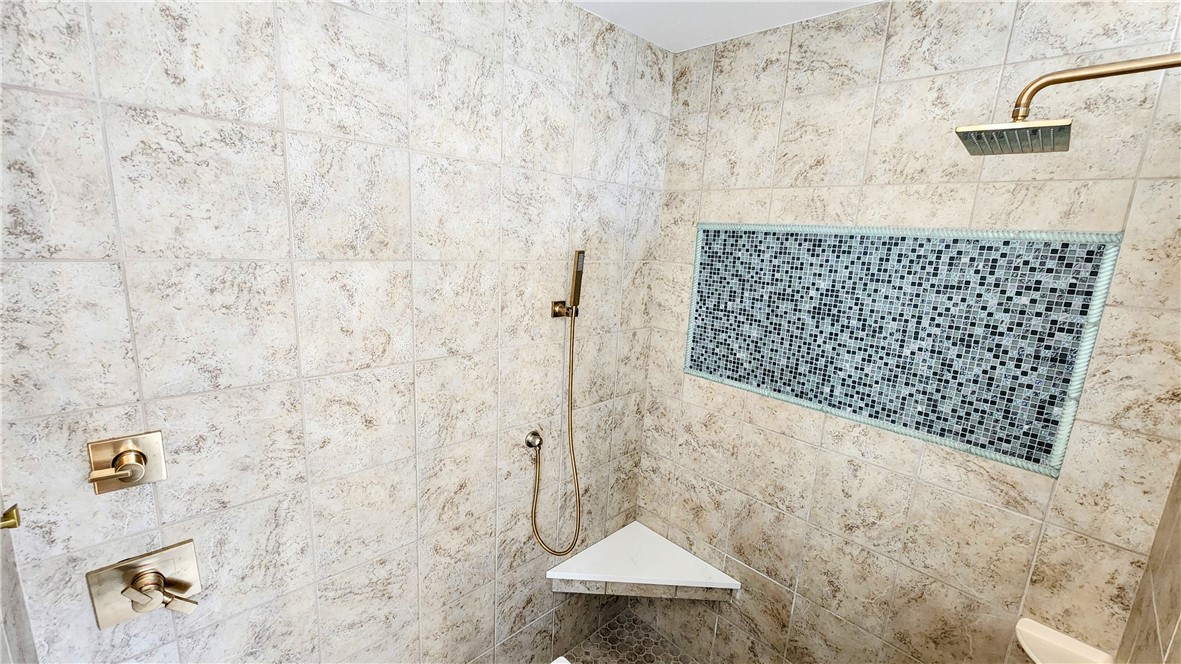 Pinnacle, Champions Golf & Cc Rogers - Residential