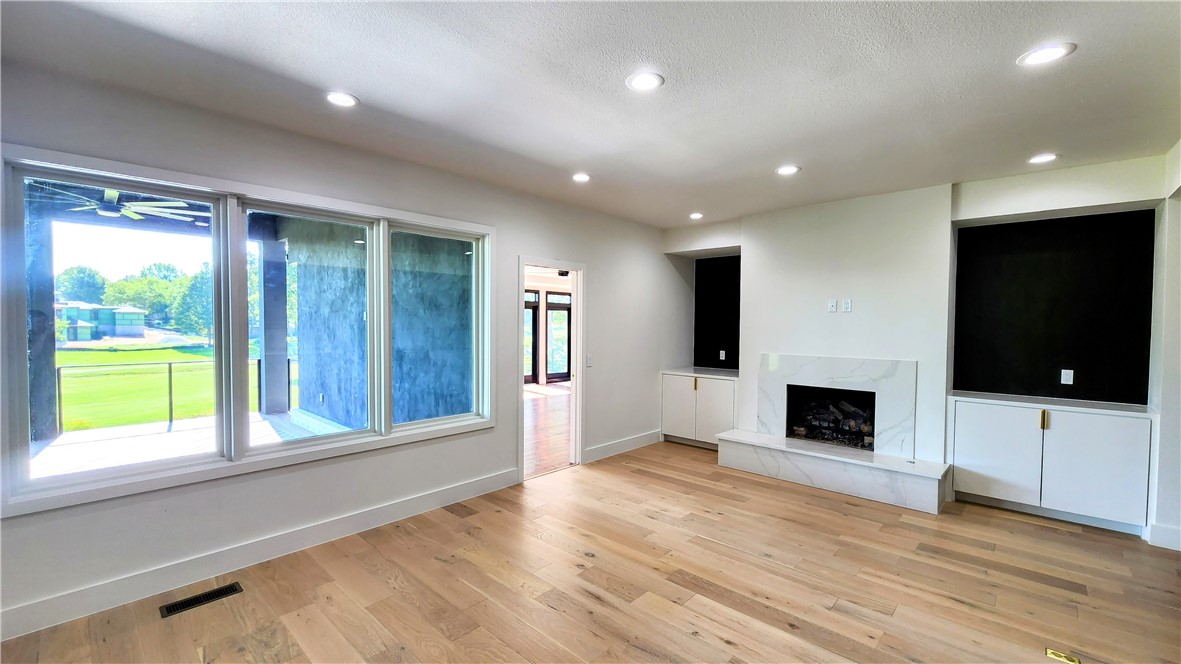 Pinnacle, Champions Golf & Cc Rogers - Residential