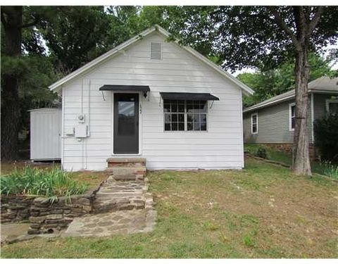 Photo of 622 E Huntsville Road, Fayetteville, AR 72701 (MLS # 1336592)