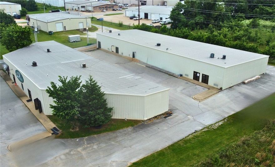 Available unit D: 2,480 sf.
Asking rent: $13.00 psf | nnn.
Drive-in doors: 2 (12' x 10').
Clear height: 15'.
Power: single-phase.

Property highlights.
Located on hwy 71b.
Less than one mile away from interstate-49.
Fully air conditioned.
An ideal use for daycare, contracting warehouse, or light industrial purpose.
Includes a 200 sf office in the rear and a half bath.
Two drive-in doors.
Space to be delivered in white box condition.
