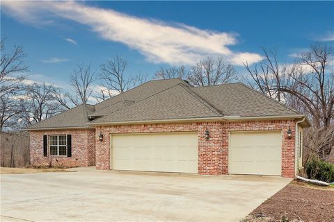 Photo of 13815 Eastgate Drive, Rogers, AR 72756 (MLS # 1330978)
