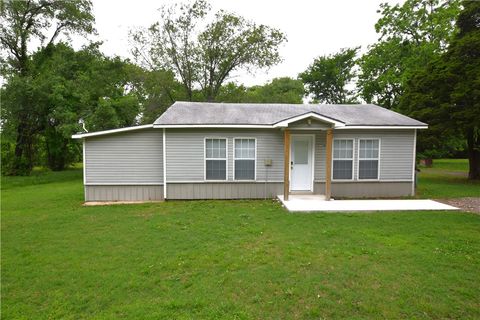 Photo of 516 S Cherokee Street, Stilwell, OK 74960 (MLS # 1345318)
