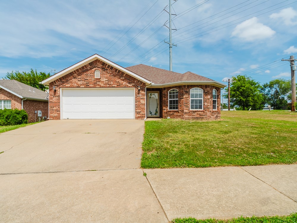 Charming remodeled 3 bedroom 2 bath home in desirable Bentonville location. Close to schools and Coler Mtn Bike Preserve. Easy access to 8th street and the new Wal-Mart campus. Privacy fenced yard with covered patio. Hard surface flooring throughout - no carpet. Refrigerator conveys. Pets considered with additional $350 deposit. All adult occupants must complete application. $50/person to apply. Tenant placement only.